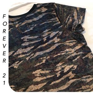 Forever 21 | 3x Camo velvet shirt